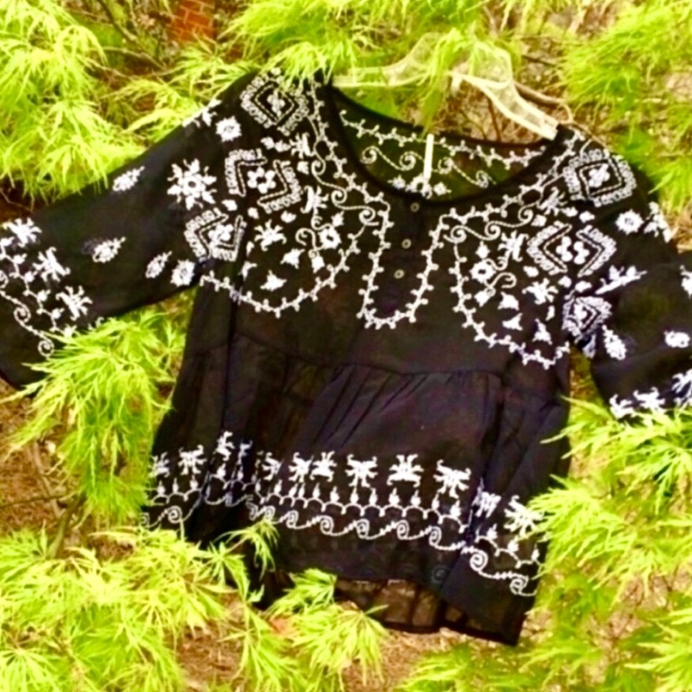 πΊπHPππΊ NWT Free People Pennies Sequel Embroidered Blouse - Picture 8 of 16